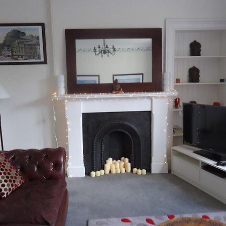 Apartamento Modern And Colourful Flat By The Castle Edimburgo Exterior foto