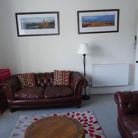 Apartamento Modern And Colourful Flat By The Castle Edimburgo Exterior foto