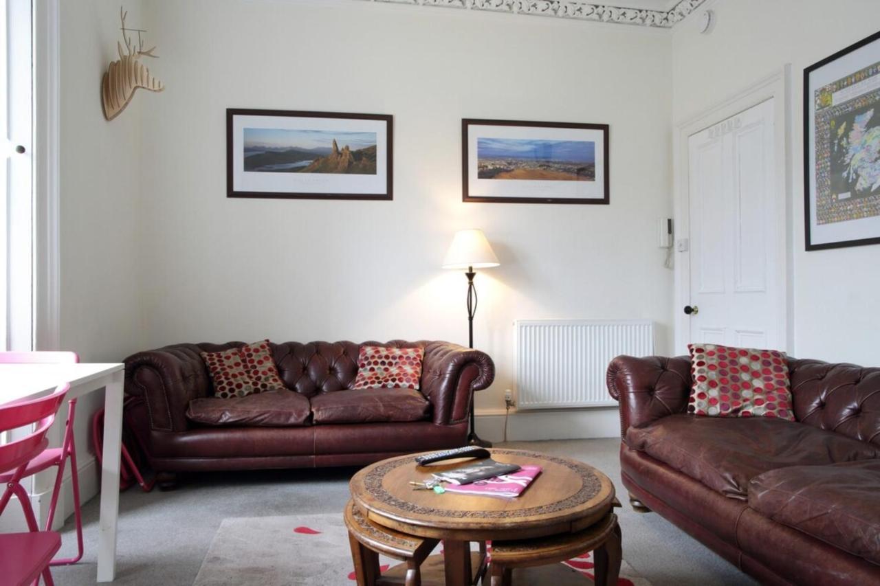 Apartamento Modern And Colourful Flat By The Castle Edimburgo Exterior foto
