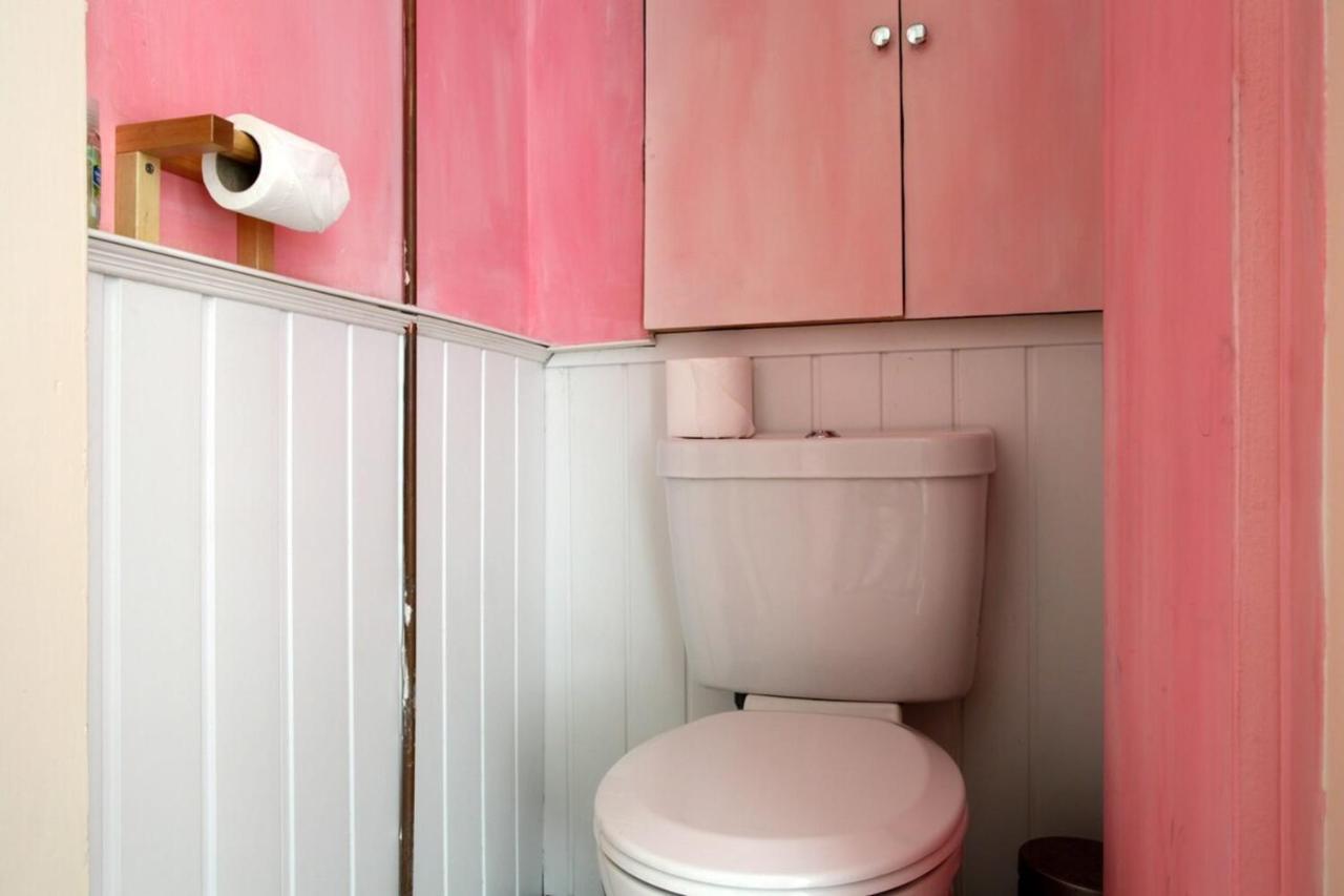 Apartamento Modern And Colourful Flat By The Castle Edimburgo Exterior foto